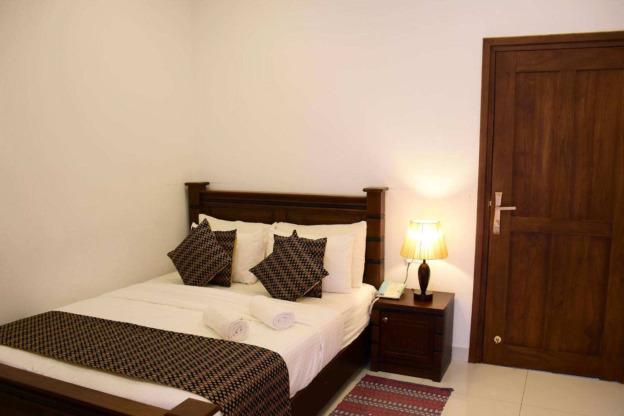 קנדי Hotel Bamiyan מראה חיצוני תמונה