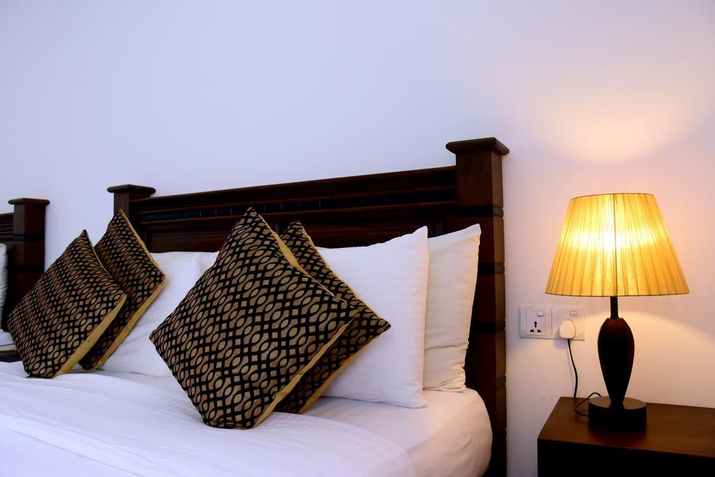 קנדי Hotel Bamiyan מראה חיצוני תמונה